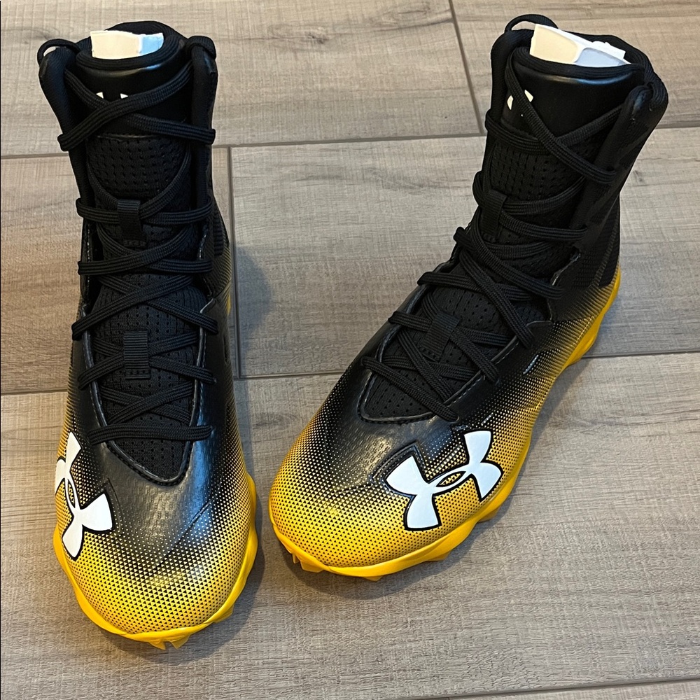 Under Armour Kids 4Y Football Cleats in Black and Yellow Gradient